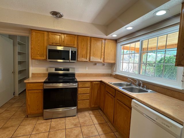 1824 Lester Drive NE, Albuquerque, NM 87112