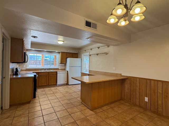 1824 Lester Drive NE, Albuquerque, NM 87112