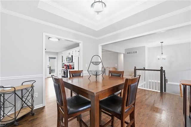 3912 SW Linden Circle, Lee's Summit, MO 64082