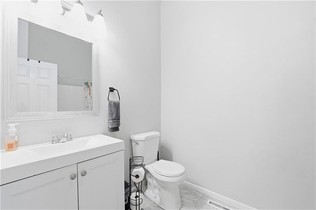 3912 SW Linden Circle, Lee's Summit, MO 64082