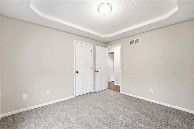 3912 SW Linden Circle, Lee's Summit, MO 64082