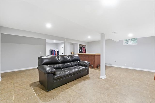 3912 SW Linden Circle, Lee's Summit, MO 64082