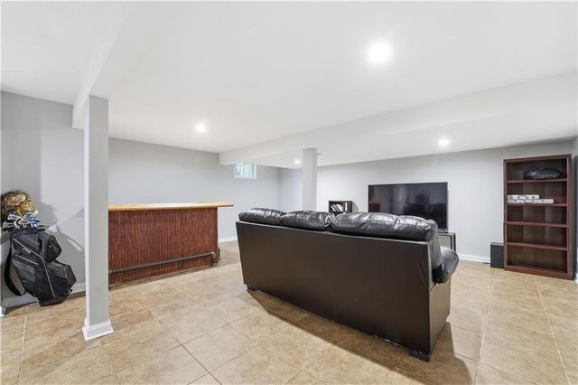 3912 SW Linden Circle, Lee's Summit, MO 64082