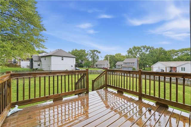 3912 SW Linden Circle, Lee's Summit, MO 64082