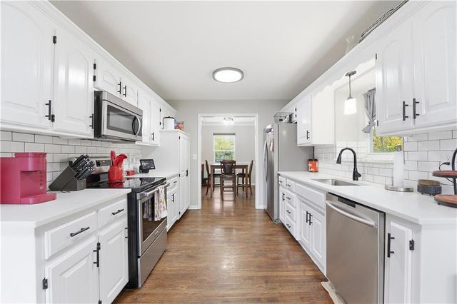 3912 SW Linden Circle, Lee's Summit, MO 64082