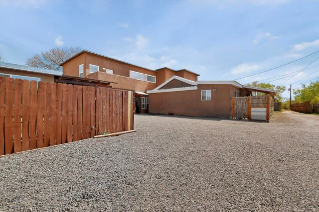 3327 Caminito Quintana, Santa Fe, NM 87507