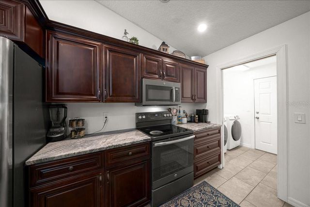 60 OWENS STREET, Umatilla, FL 32784