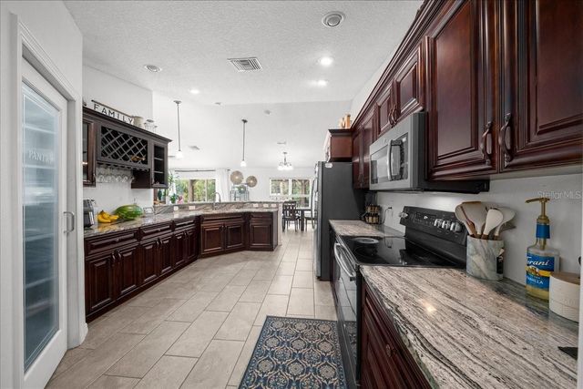 60 OWENS STREET, Umatilla, FL 32784