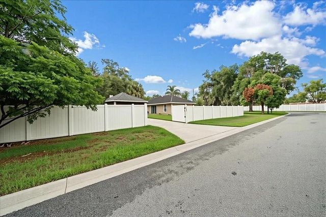 60 OWENS STREET, Umatilla, FL 32784