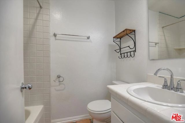 1222 N Olive Drive 209, West Hollywood, CA 90069