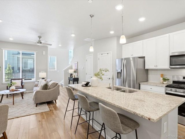 463 Millwall Cir, Castle Pines, CO 80108