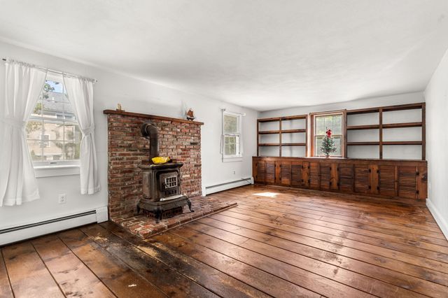 141 Evans Rd Ext, Marblehead, MA 01945