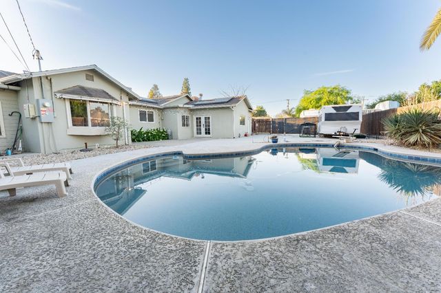 2090 Short Drive, Hanford, CA 93230