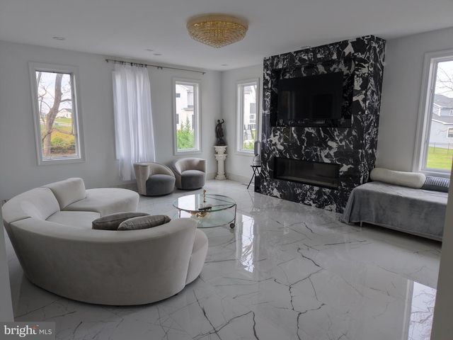 9116 LEESBURG PIKE, Vienna, VA 22182