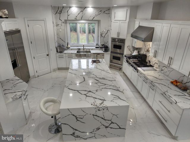 9116 LEESBURG PIKE, Vienna, VA 22182