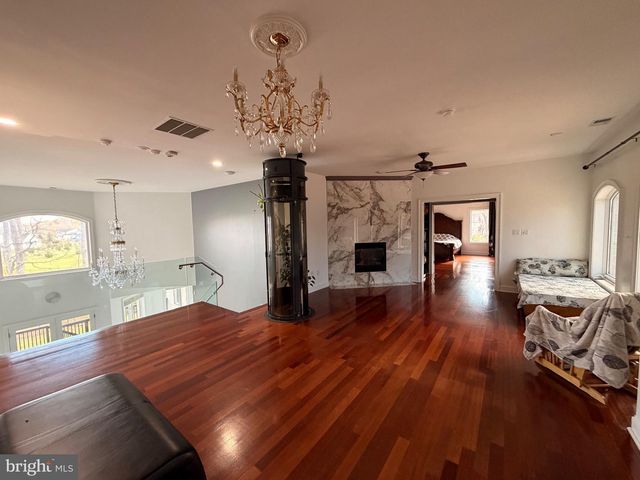 9116 LEESBURG PIKE, Vienna, VA 22182