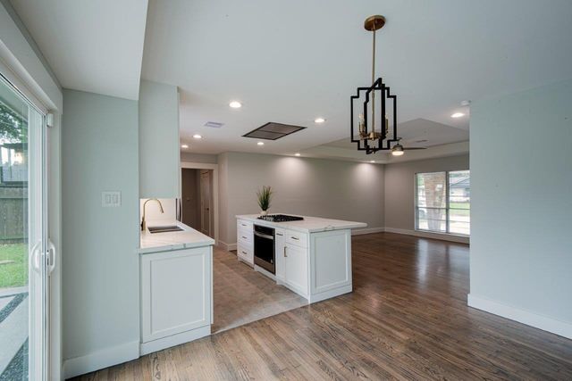 1135 Stonecrest Drive, Houston, TX 77018