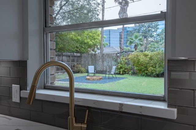 1135 Stonecrest Drive, Houston, TX 77018