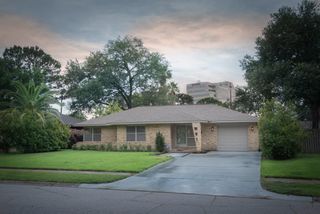 1135 Stonecrest Drive, Houston, TX 77018