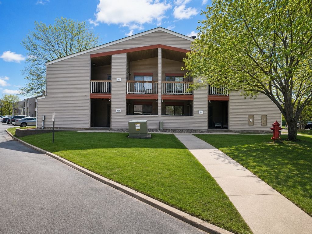 350 Shelard Parkway 111, Saint Louis Park, MN 55426