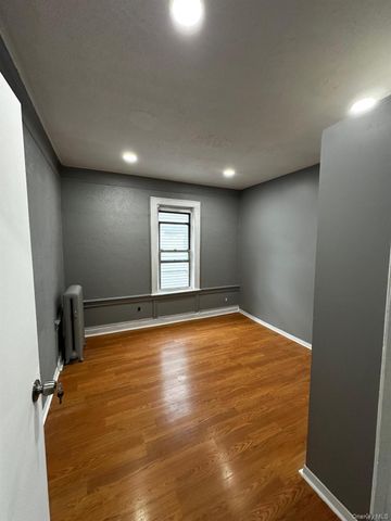 2515 Holland Avenue, Bronx, NY 10467