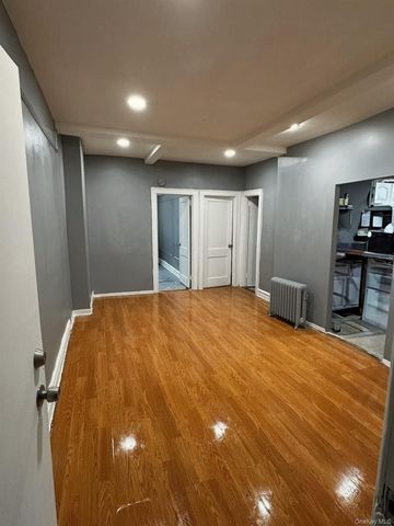 2515 Holland Avenue, Bronx, NY 10467