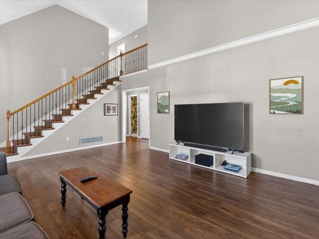 20493 W 221st Street, Spring Hill, KS 66083