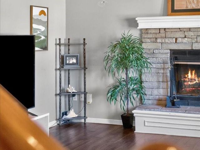 20493 W 221st Street, Spring Hill, KS 66083