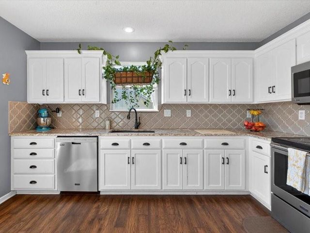 20493 W 221st Street, Spring Hill, KS 66083