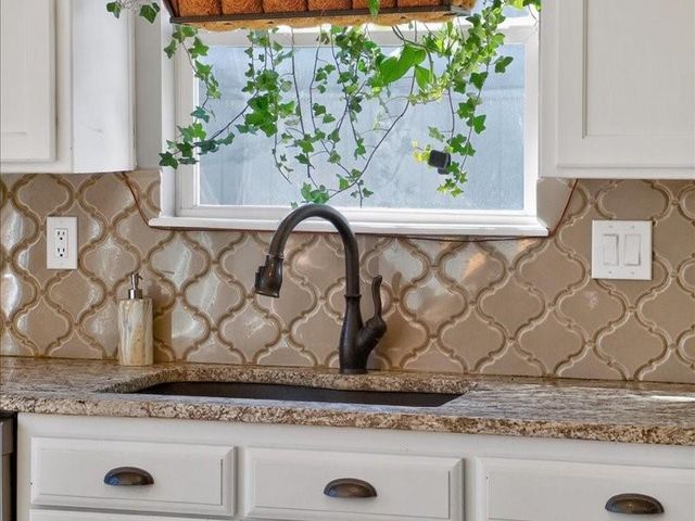 20493 W 221st Street, Spring Hill, KS 66083