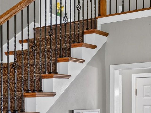 20493 W 221st Street, Spring Hill, KS 66083