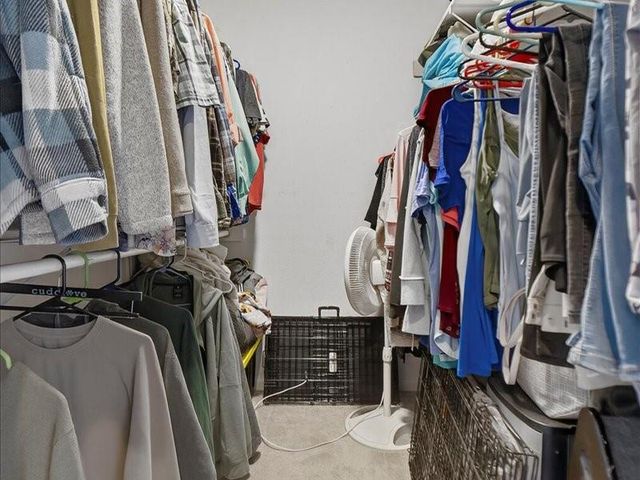 20493 W 221st Street, Spring Hill, KS 66083