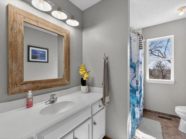 20493 W 221st Street, Spring Hill, KS 66083