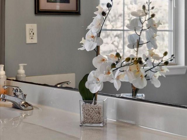 20493 W 221st Street, Spring Hill, KS 66083