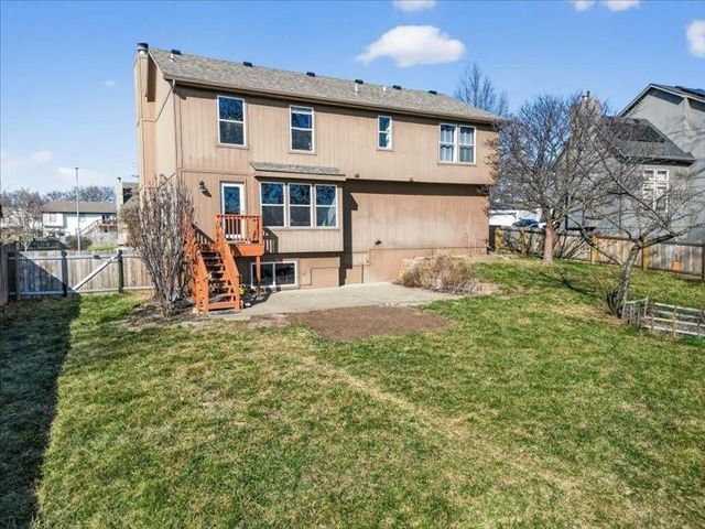 20493 W 221st Street, Spring Hill, KS 66083