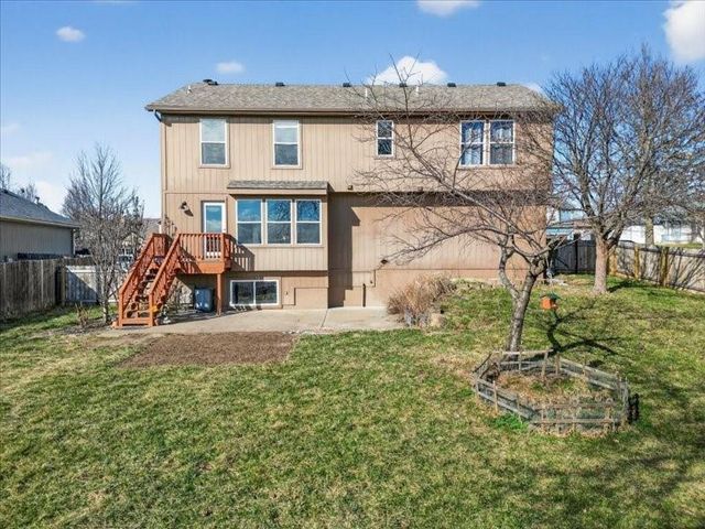 20493 W 221st Street, Spring Hill, KS 66083
