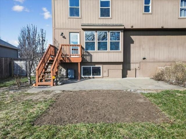 20493 W 221st Street, Spring Hill, KS 66083
