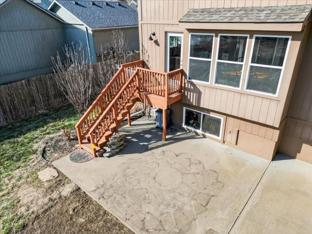 20493 W 221st Street, Spring Hill, KS 66083