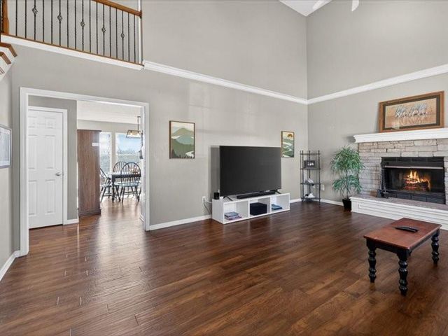 20493 W 221st Street, Spring Hill, KS 66083