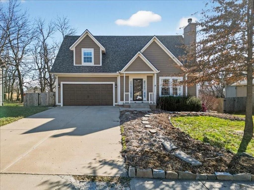 20493 W 221st Street, Spring Hill, KS 66083