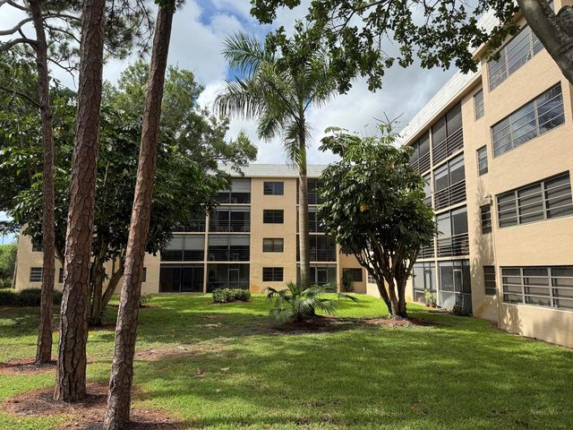 4760 Lucerne Lakes Boulevard 206, Lake Worth, FL 33467