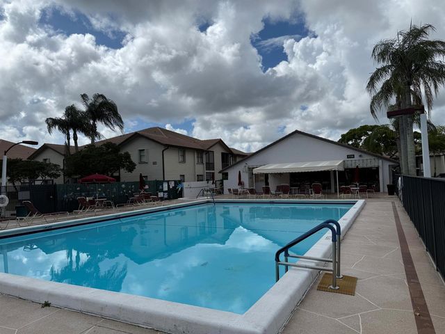 4760 Lucerne Lakes Boulevard 206, Lake Worth, FL 33467