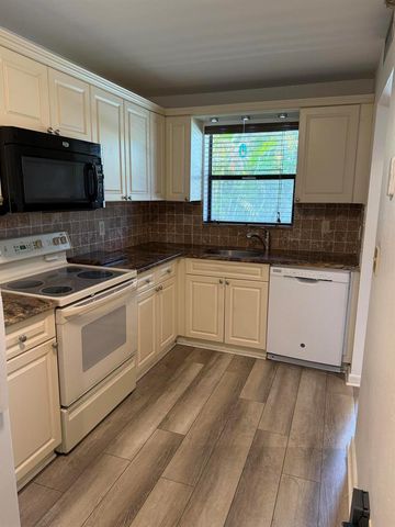 4760 Lucerne Lakes Boulevard 206, Lake Worth, FL 33467