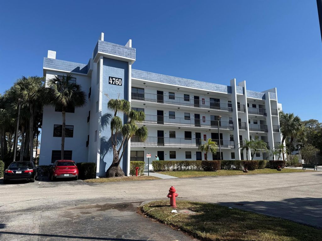 4760 Lucerne Lakes Boulevard 206, Lake Worth, FL 33467