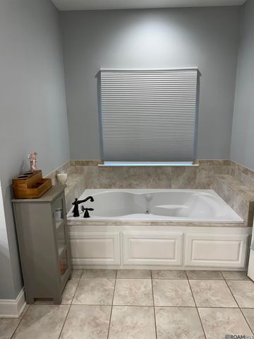 3433 Emily Dr, Port Allen, LA 70767