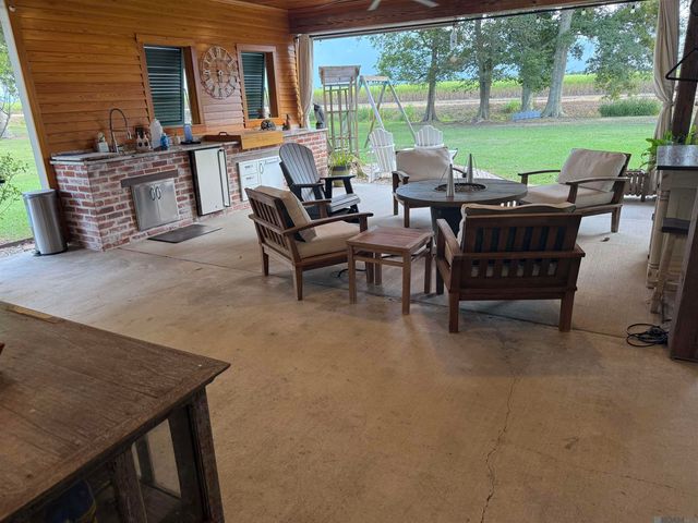 3433 Emily Dr, Port Allen, LA 70767