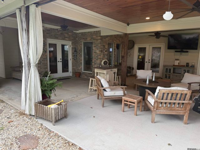3433 Emily Dr, Port Allen, LA 70767