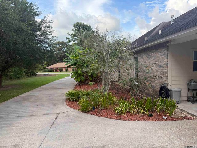 3433 Emily Dr, Port Allen, LA 70767
