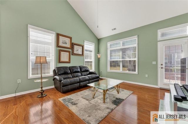 8 Turret Drive, Monroe, NJ 08831