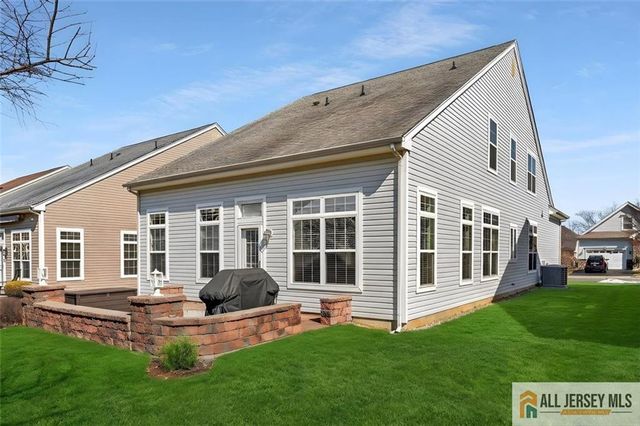 8 Turret Drive, Monroe, NJ 08831